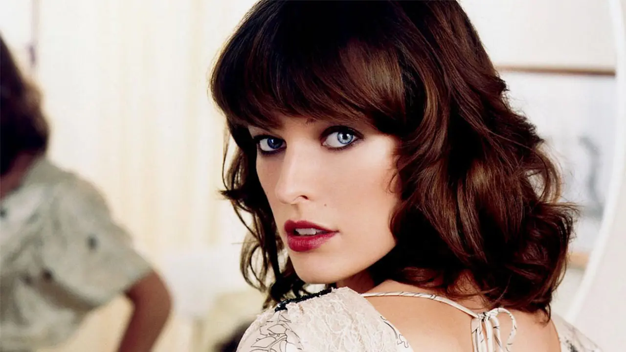 Kehamilan Milla Jovovich Tunda Syuting Resident Evil