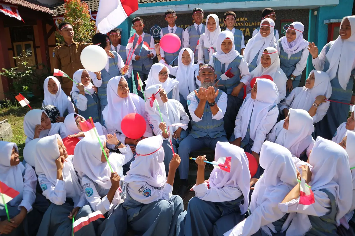 Ilustrasi anak sekolah, siswa