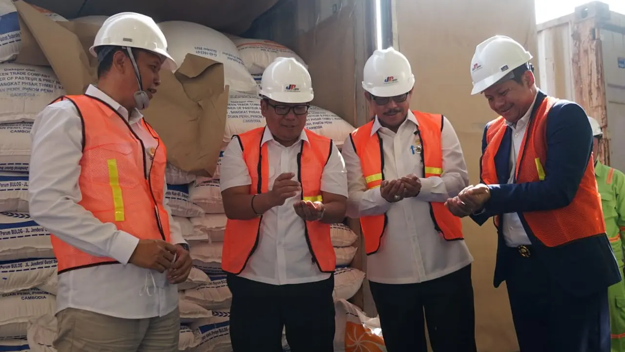 Kepala Badan Pangan Nasional (Bapanas/NFA) Arief Prasetyo Adi mencatat beras impor dari Kamboja masuk ke Indonesia.