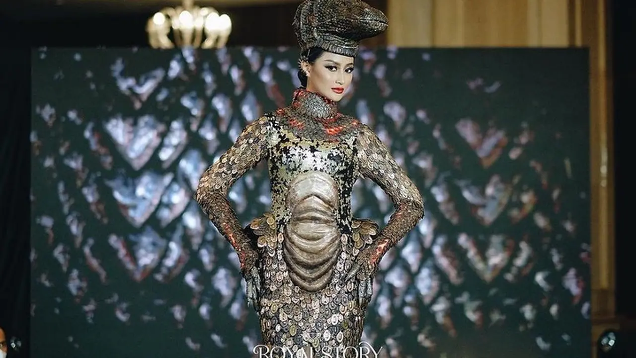 Potret Kostum 'Komodo Dragon' Ayu Maulida di Ajang Miss Universe 2020, Curi Perhatian