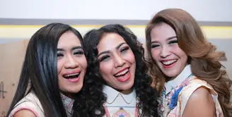 Diva Indonesia Titi DJ membentuk grup vokal dengan nama Dara Jana. Mengusung nama Dara Jana, pemilik nama Titi Dwijayanti ini menjelaskan arti nama dari grup vokal yang terdiri dari tiga dara cantik tersebut. (Galih W. Satria/Bintang.com)