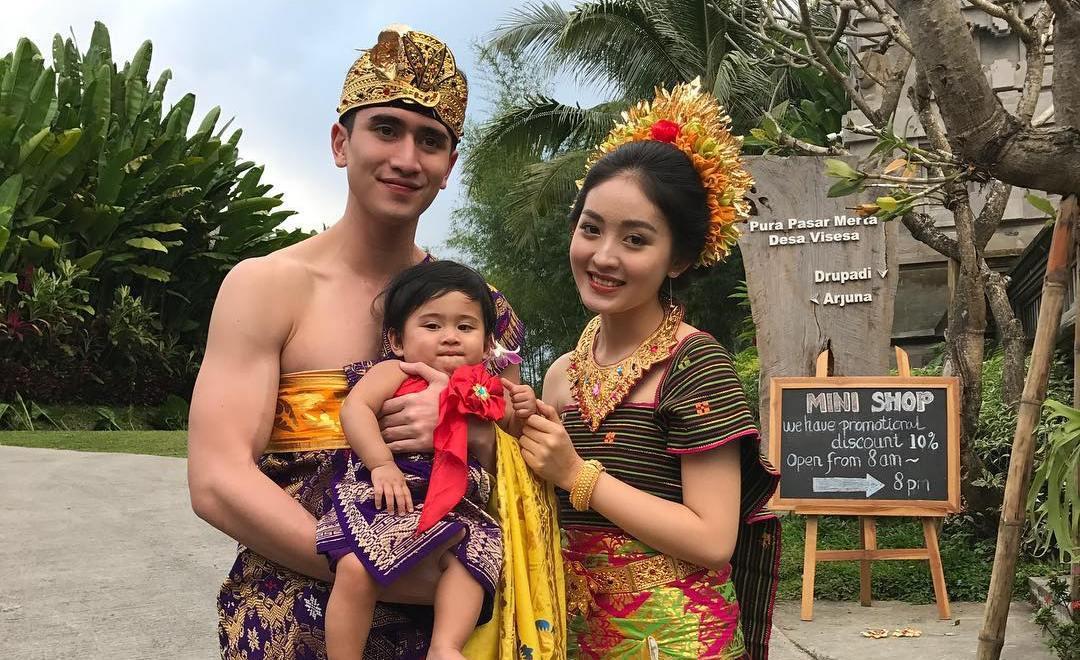 Foto Bareng Orangtua Natasha Wilona Lakukan Pertemuan Keluarga Showbiz Liputan6 Com