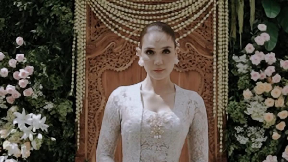 Potret Anggunnya Luna Maya Kenakan Paes Jawa Jelang Pernikahan, Aura Bahagia Terpancar