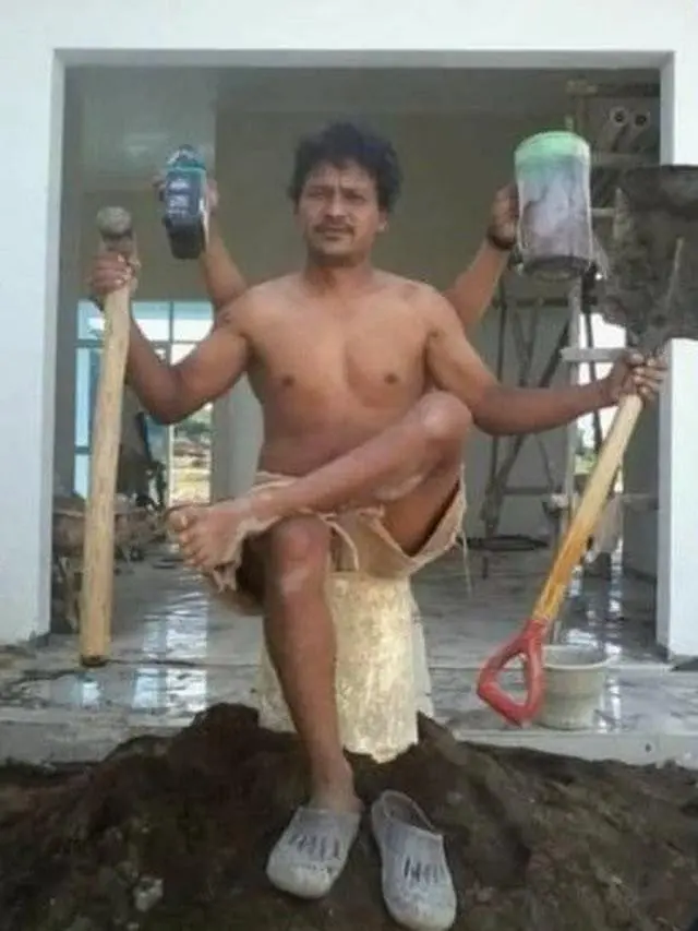 6 Pose Foto Kuli Bangunan Ini Narsis Abis, Percaya Diri Maksimal