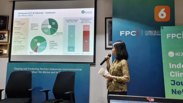 Titaningtyas, Senior Associate Green Finance di Global Green Growth Institute (GGGI) Indonesia dalam workshop FPCI Indonesian Climate Journalist Network (ICJN). (Liputan6.com/Tanti Yulianingsih)