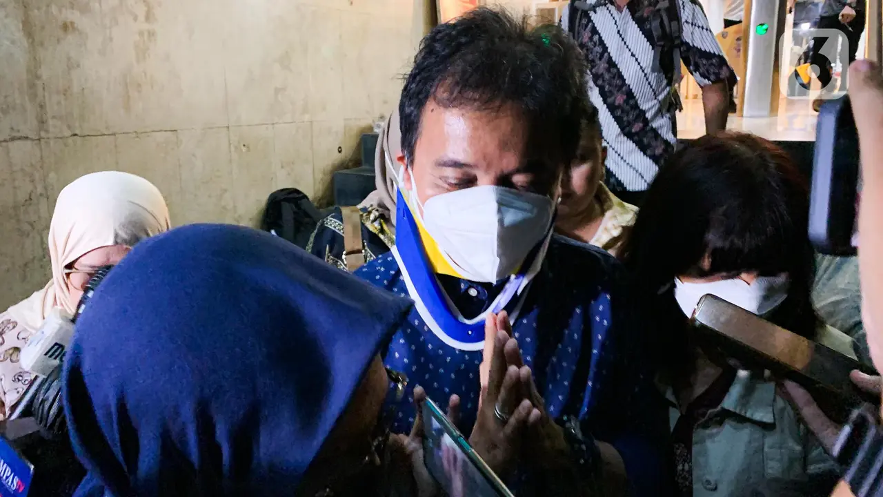 Dengan Menggunakan Pelindung Leher, Roy Suryo Bungkam Usai Pemeriksaan Lanjutan