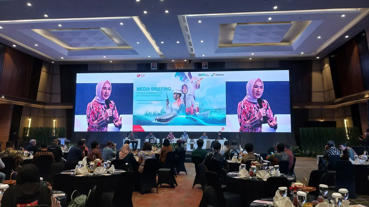 PT Pertamina (Persero) berhasil mencatatkan pendapatan sebesar USD 84,89 miliar atau setara Rp 1.263 triliun di tahun 2022