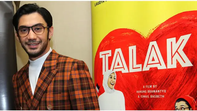 Reza Rahardian mendapatkan karakter unik di film Talak 3 sebagai suami bayaran. Seperti apa ceritanya? Saksikan hanya di Starlite!