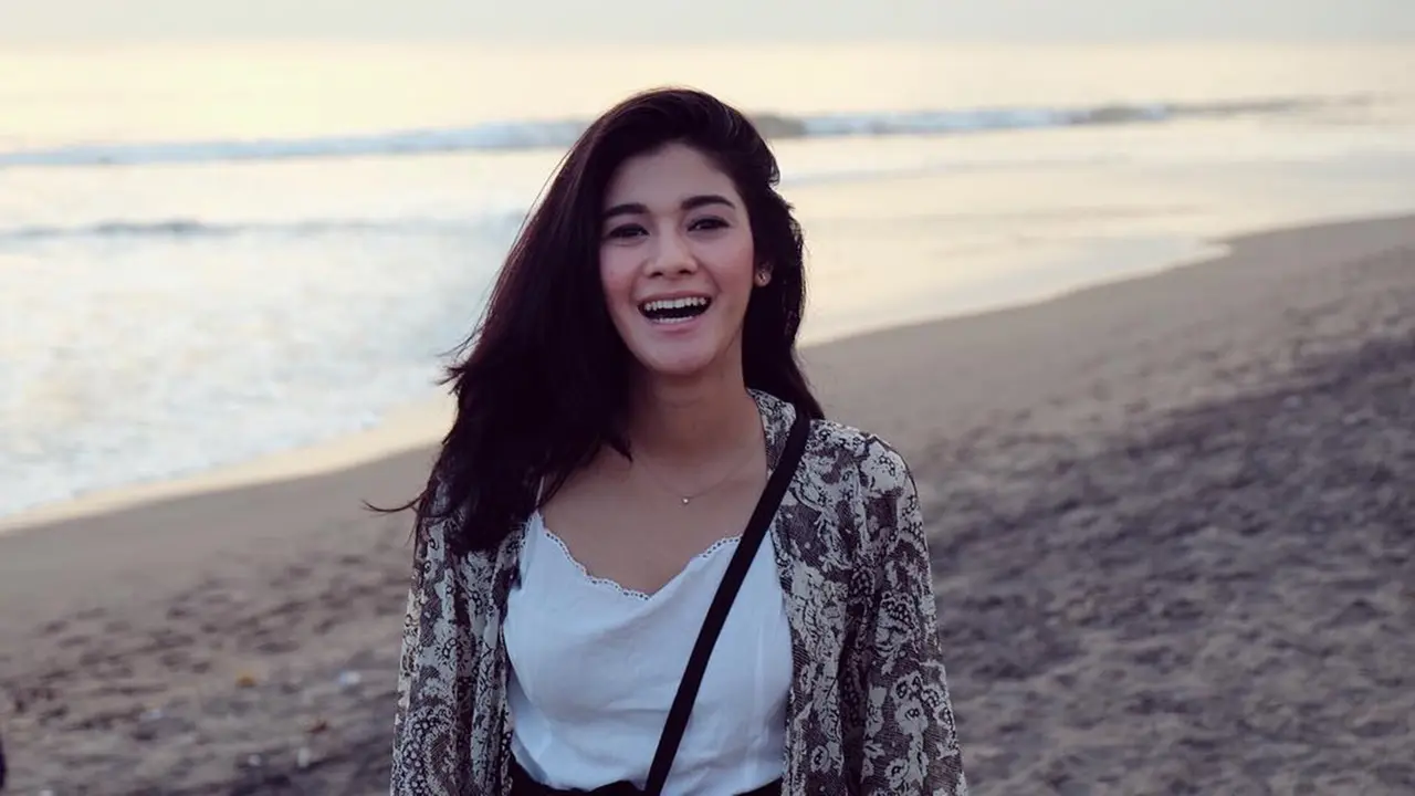 FOTO: Gaya OOTD Naysila Mirdad dengan Busana Putih, Tampil Stylish