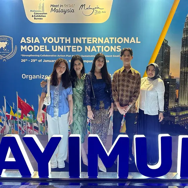 6 Potret Almira Anak Annisa Pohan dan AHY Ikuti MUN di Malaysia, Bikin Bangga