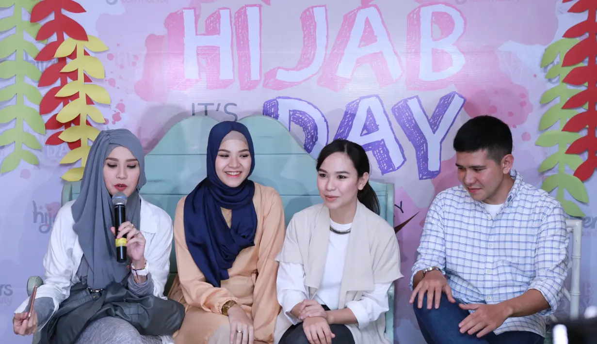 Acara tahunan gelaran busana muslim digelar di Kasablanka, Jakarta, Sabtu 9 April 2016. Acara  yang diselenggarakan oleh hijab Community ini diikuti oleh 141  stan. (Adrian Putra/Bintang.com)