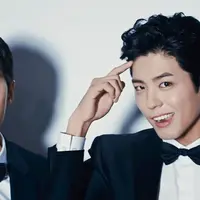 Gara-gara foto iklan di sebuah produk pizza, Song Joong Ki dan Park Bo Gum dikira adalah pasangan gay. (Foto: koreaboo.com)