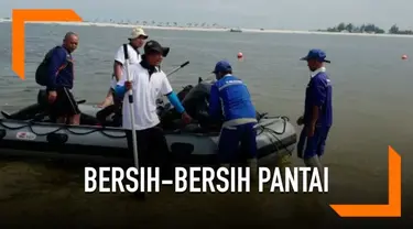 TNI Angkatan Laut (AL) menggelar acara bersih-bersih Pantai Ancol, Jakarta Utara. Kegiatan itu menjadi giat yang bersifat keluarga dan melibatkan sejumlah elemen masyarakat.
