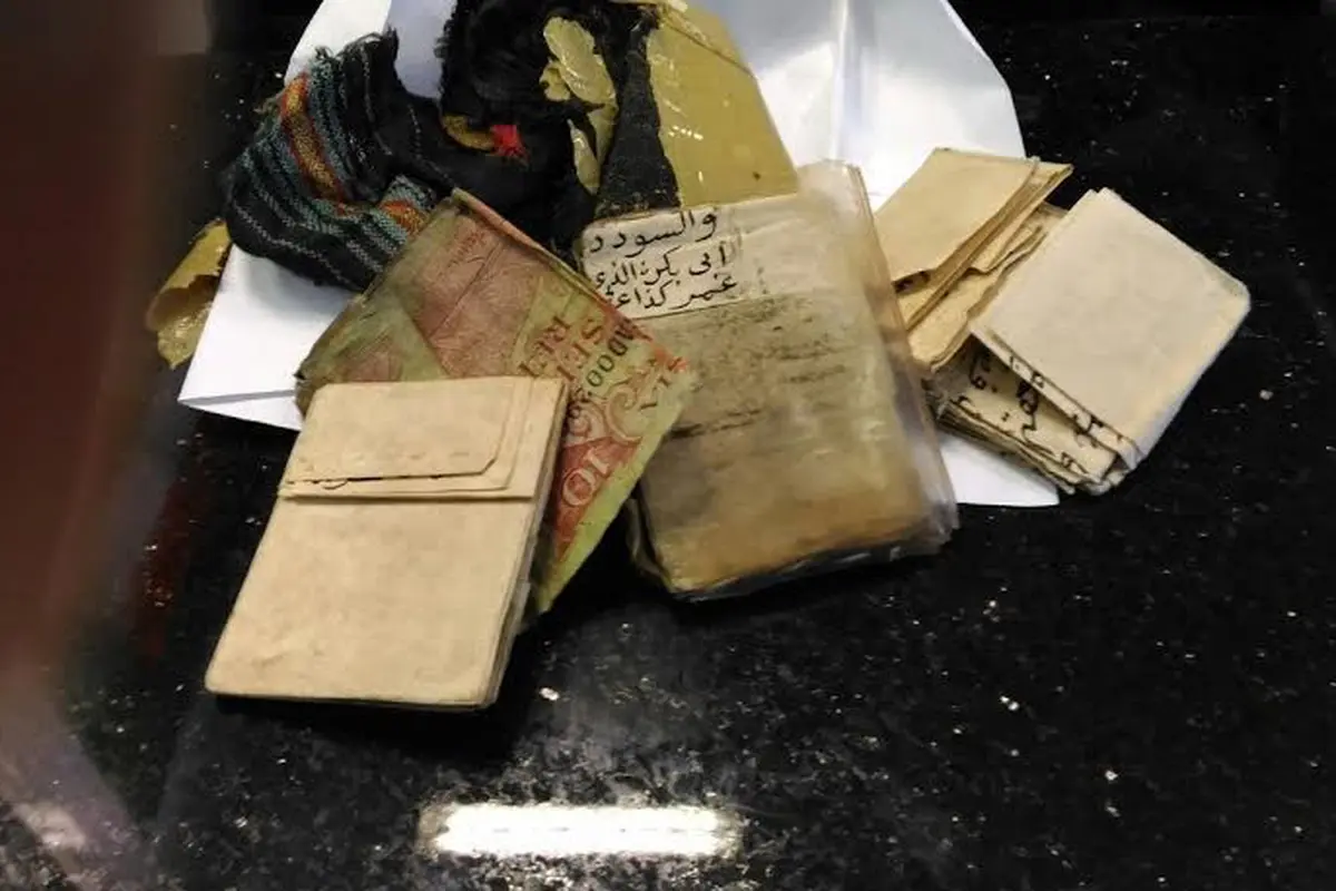 Jemaah haji asal Madura membawa barang yang diduga jimat.