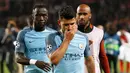 Penyerang Manchester City, Sergio Aguero (depan) tertunduk lesu usai pertandingan melawan AS Monaco pada leg kedua babak 16 besar Liga Champions di stadion Louis II, Monaco (16/3). City gagal lolos ke perempat final Liga Champions. (AP/Claude Paris)