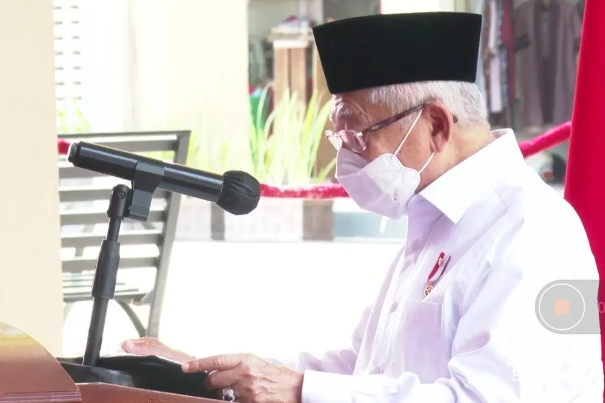 Wakil Presiden Ma'ruf Amin saat meresmikan Pasar Rakyat Pariaman. (Liputan6.com/ Novia Harlina)
