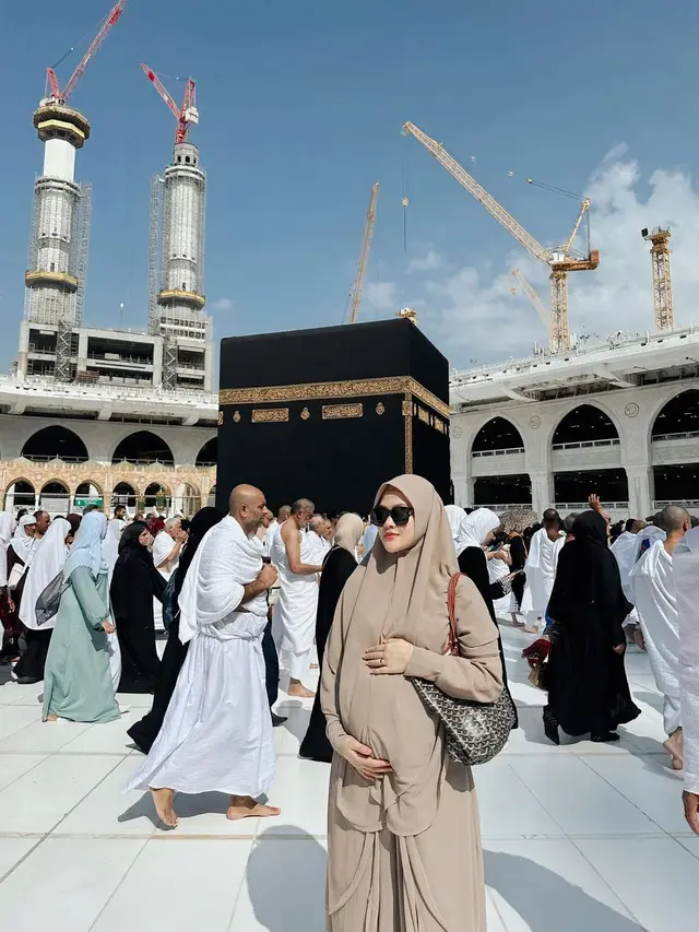 6 Artis Ini Jalani Ibadah Umroh ketika Hamil Anak Pertama