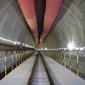 Foto yang diabadikan pada 28 Juni 2020 ini menunjukkan bagian dalam terowongan No. 1 dari proyek Kereta Cepat Jakarta-Bandung (KCJB) di Jakarta. Terowongan sepanjang 1.885 meter itu ditembus menggunakan mesin pengebor terowongan berdiameter 13,23 meter. (Xinhua/Du Yu)
