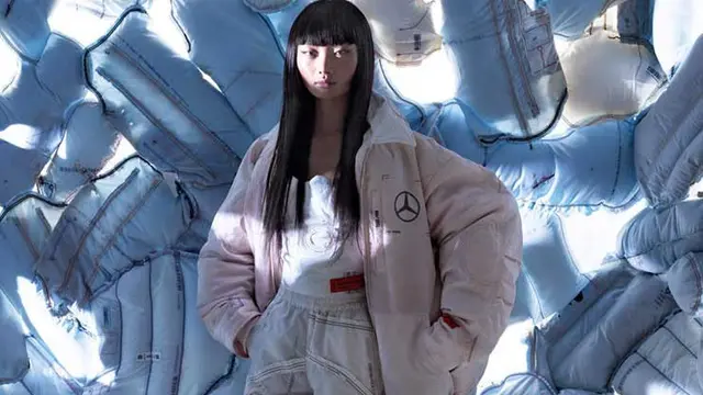 Hasil karya tersebut ditampilkan pada Mercedes-Benz Fashion Week 2021