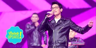 Afgan Syahreza hampir menulis semua lagu yang ada di album Sides.