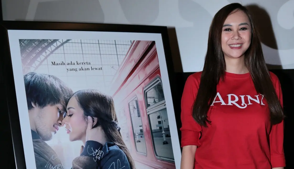 Selain bercerita soal berondong, Aura Kasih pun mengungkapkan bahwa kisah di film ini sungguh menarik. Pasalnya, cerita yang diangkat dari novel lama ini ceritanya juga fenomenal di masa kini. (Adrian Putra/Bintang.com)