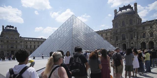 7 Tersangka Sudah Ditangkap Polisi Prancis, Koleksi Perhiasan Museum Louvre Masih Belum Kembali