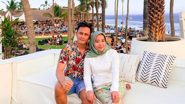5 Potret Kemesraan Muzdalifah dan Fadel Islami Saat Liburan Ke Bali