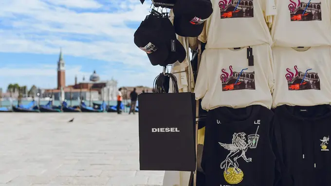 Unforgettable Venice, Koleksi Kapsul Simbol Kota Venesia yang Dijual Secara Tradisional