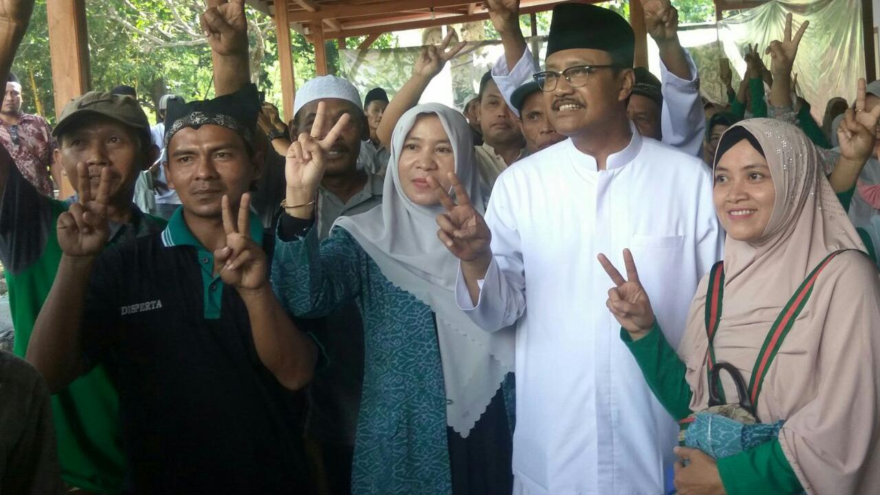 Gus Ipul mengunjungi sentra kakao Banyuwangi, yang ada di Doesoen Kakao. (Liputan6.com/Dian Kurniawan)