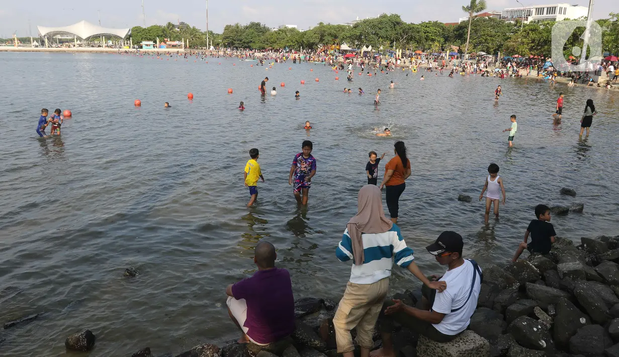 Mereka juga mengimbau agar keselamatan, khususnya bagi anak-anak, juga diperhatikan anggota keluarganya. (Liputan6.com/Herman Zakharia)