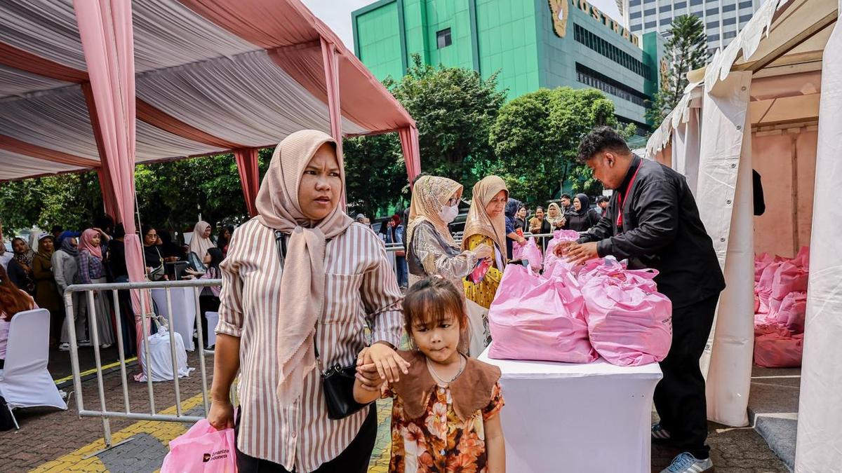 Pertamina Salurkan 118 Ribu Paket Sembako, Perkuat Ketahanan Ekonomi Keluarga pada Momentum Hari Kartini