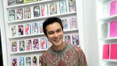 Baim Wong langsung tertawa saat disinggung soal kabar berpacaran dengan janda Uje, Pipik Dian Irawati, Jakarta, (18/9/14). (Liputan6.com/Panji Diksana)