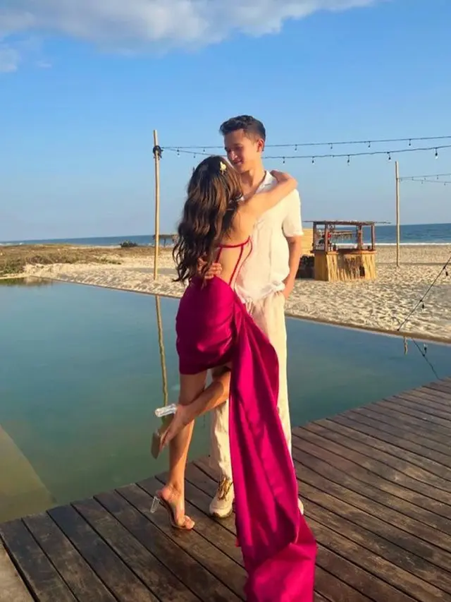 [Fimela] Cinta Laura dan Arya Vasco