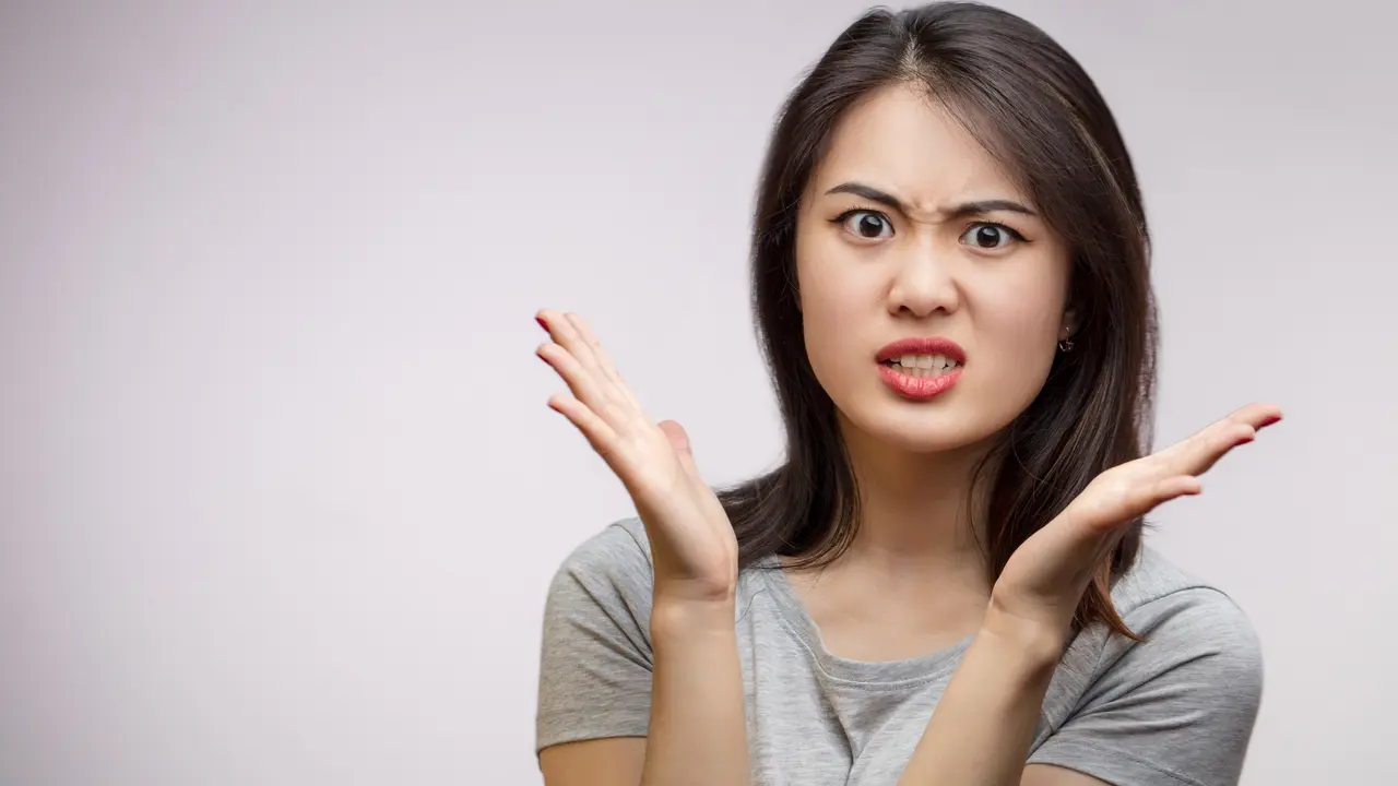 perempuan dan kesal