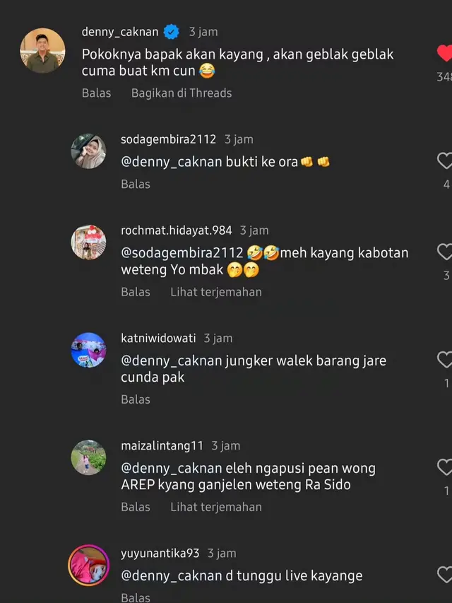 Aksi Denny Caknan saat Main Salju Bareng Istri dan Anak (credit: instagram/denny_caknan)