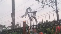 Puting Beliung Picu Atap Seng Tersangkut di LAA Stasiun Citayam, Perjalanan KRL Terganggu