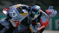 Alex Marquez saat mengaspal pada MotoGP Malaysia 2023 di Sirkuit Sepang. (MOHD RASFAN / AFP)
