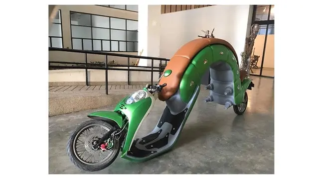 Modifikasi Nyeleneh Sepeda Motor Matic Ini BikinTepuk Jidat
