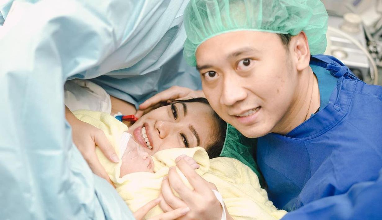 Ibas Yudhoyono mendampingi sang istri melahirkan anak keempat. (Foto: Instagram/ ruby_26)