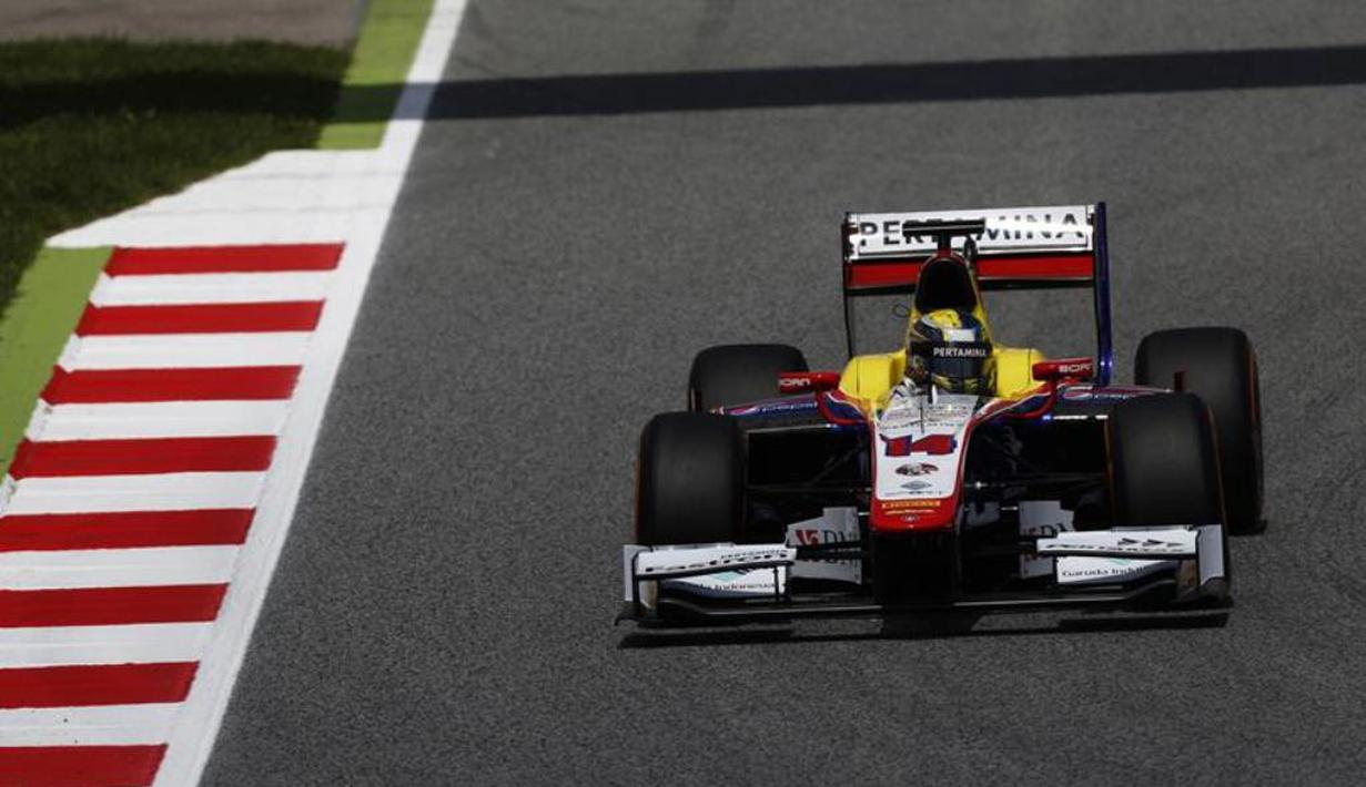 Aksi pebalap Trident asal Indonesia, Philo Paz Armand, dalam Feature Race GP2 Spanyol di Sirkuit Catalunya, Spanyol, Sabtu (14/5/2016). (gp2series.com)