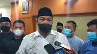Kepala Kejaksaan Negeri Garut Sugeng Hariadi memberikan keterangan di depan wartawan, dalam perkara kasus korupsi pembangunan Pasar Leles Garut. (Liputan6.com/Jayadi Supriadin)