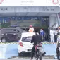 Terpantau kendaraan penumpang memasuki kapal di Pelabuhan Jangkar  untuk mudik lebih awal (Hermawan Arifianto/Liputan6.com)