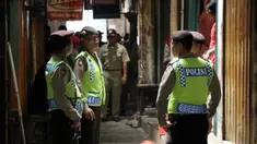Ratusan aparat gabungan TNI dan POLRI ikut menjaga kegiatan penyerahan SP1 kepada warga kalijodo