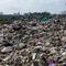 Tempat Pembuangan Akhir (TPA) Cipeucang di Tangerang Selatan, Banten disebut-sebut akan menjadi lokasi rencana pembangunan pembangkit listrik tenaga sampah (PLTSa) atau yang kini dikenal sebagai Pengolahan Sampah menjadi Energi Listrik (PSEL). (Kristianto Purnomo/AFP)