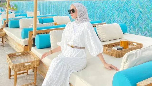 Resmi Cerai, Ini Potret Ceria Melody Prima Nikmati Liburan di Bali