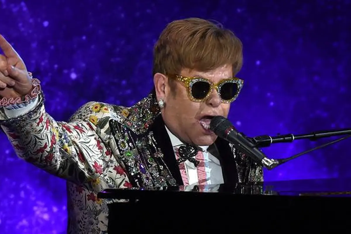 Legenda Pop Elton John Bakal Gelar Tur Perpisahan September 2018
