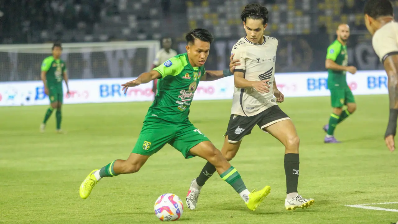 Kasim Botan dan Victor Dethan - Persebaya Surabaya Vs PSM Makassar di BRI Liga 1 2024/2025
