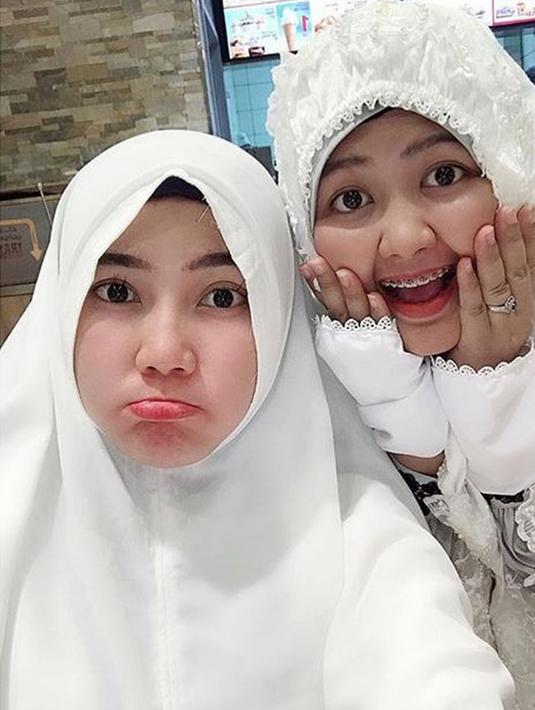 FOTO: Gaya Via Vallen Tampil dengan Hijab Warna Putih ...