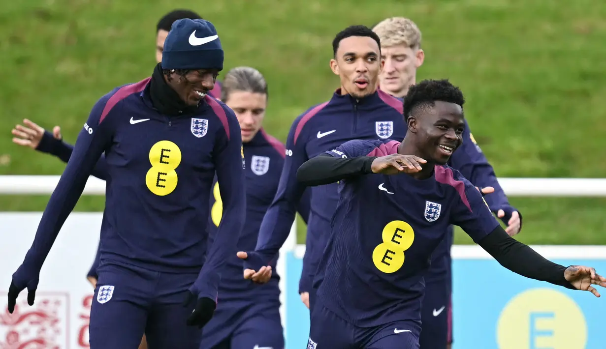 Inggris dan Yunani sama-sama memenangi kedua laga pertamanya. Selain itu, mereka juga meraih dua kemenangan tersebut tanpa sekali pun kebobolan. (AFP/Paul Ellis)