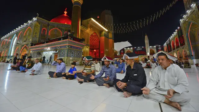 FOTO: Ritual Syiah Irak Saat Menyambut Malam Lailatul Qadar